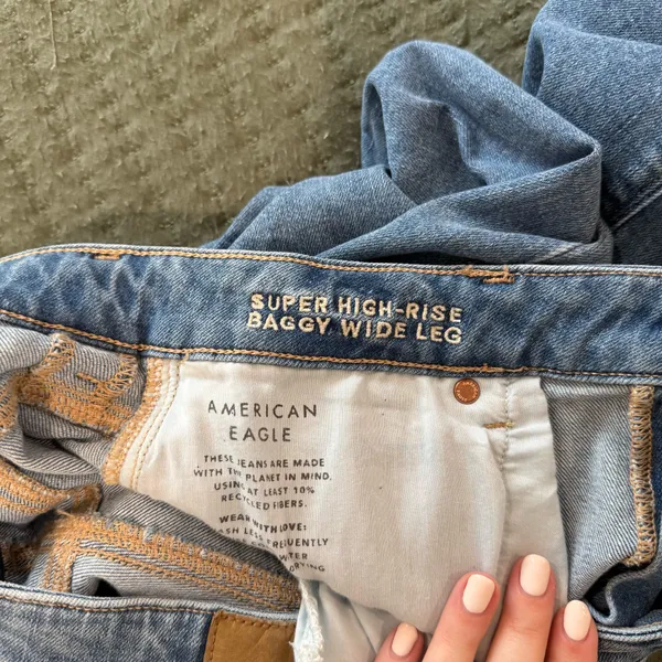 American Eagle Super High-Rise Baggy Wide-Leg Jeans - Image 3