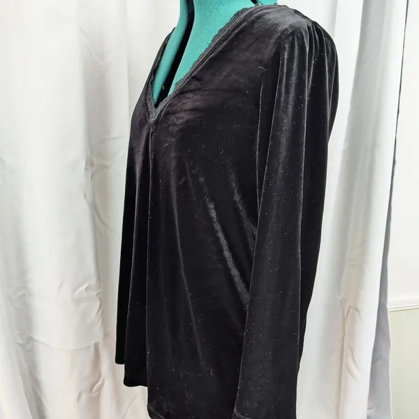 Ladies' Notations Black Velour Top With Lace V-Neck XL - Image 3
