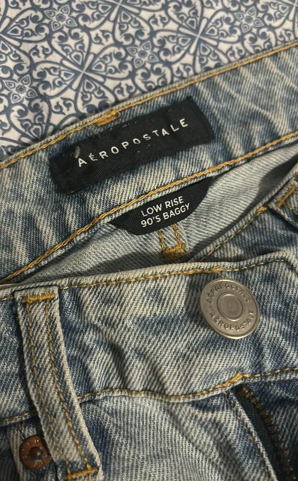 Low Rise 90s Baggy Jeans - Image 2