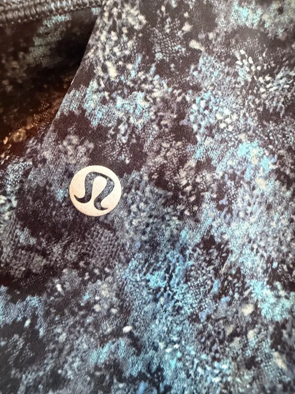 Lululemon Fast and Free Tights Leggings Size 6 Blue Black Print Reflective - Image 2