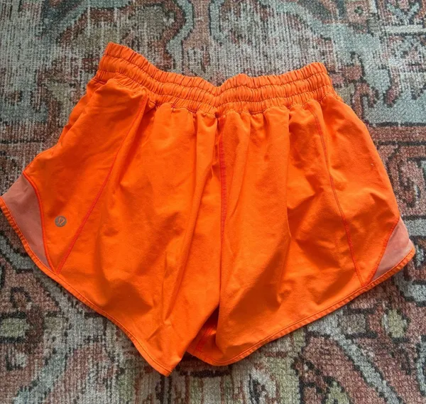 Lululemon Shorts Hotty Hot 4" - Image 3