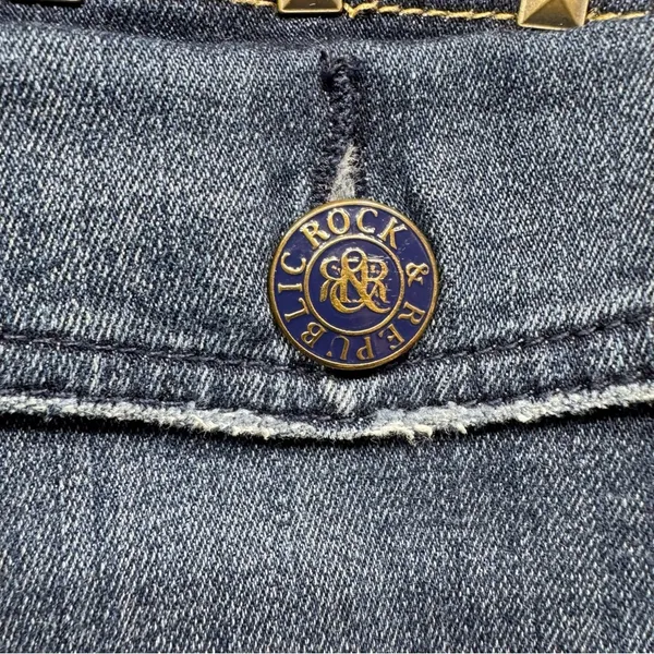 Rock & Republic Studded Pocket Medium Wash Denim Slim Straight 5 Pocket Jeans - Image 5