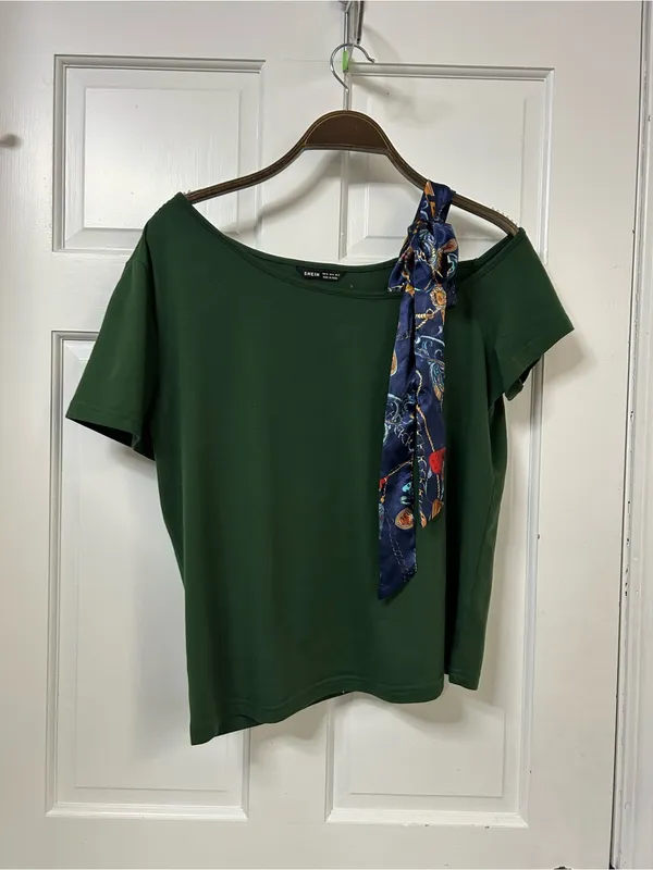 SHEIN Green Off-Shoulder Short Sleeve Top with Navy Tie Accent - Image 4