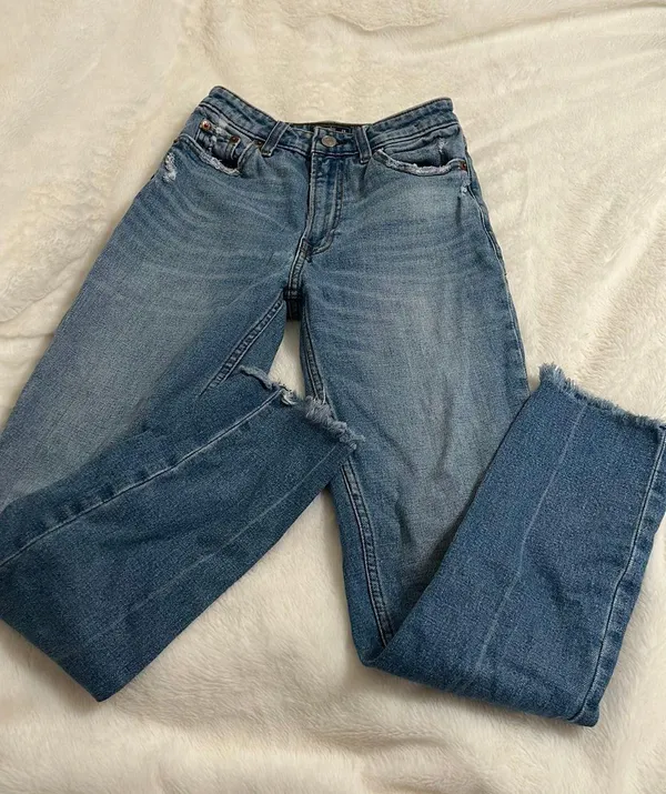 Abercrombie Jeans - Image 2