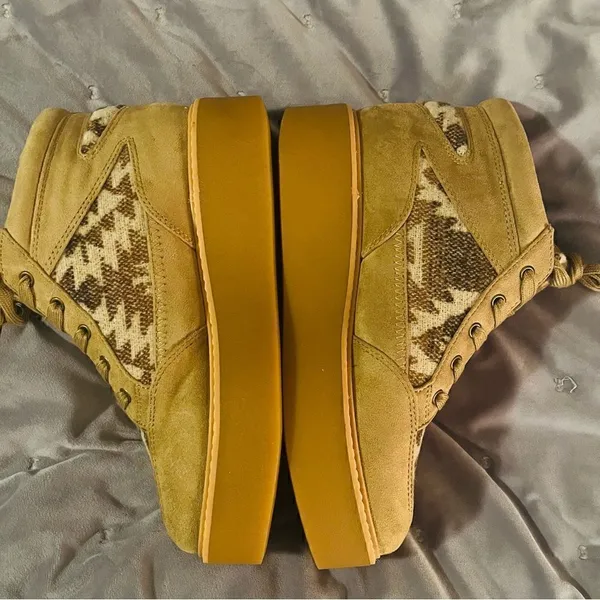 ZODIAC Siona Faux Suede Platform Booties Southwestern Print Elmwood Tan 7.5 NEW - Image 7