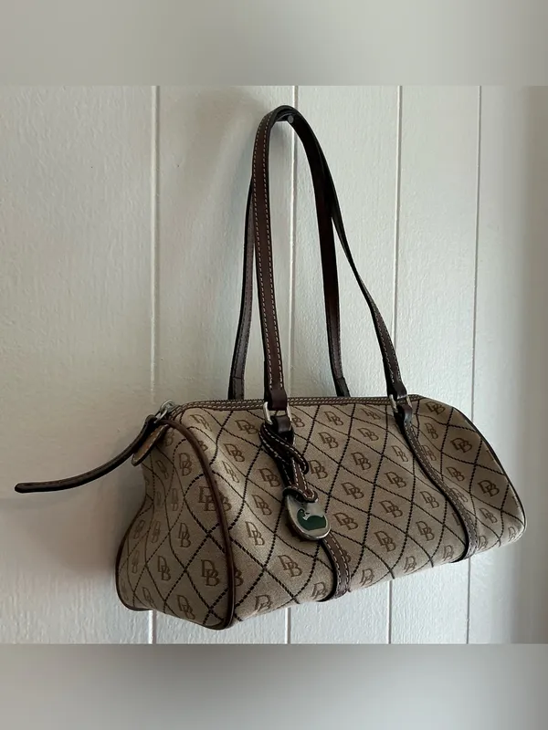 A vintage Dooney & Bourke signature jacquard barrel shoulder bag - Image 3