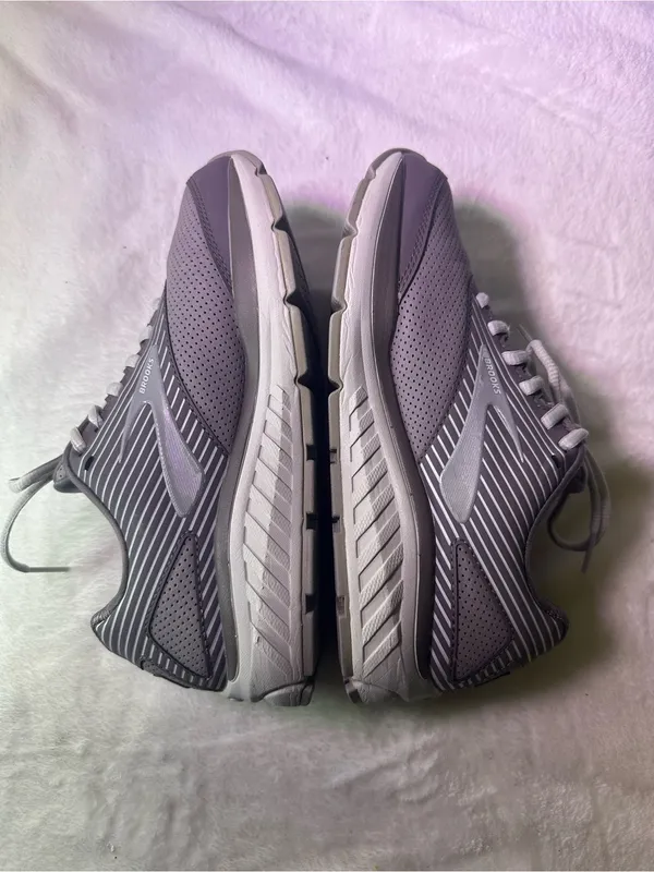 Brooks Women's Lavender Athletic Walking Shoe with White Accents - Image 8