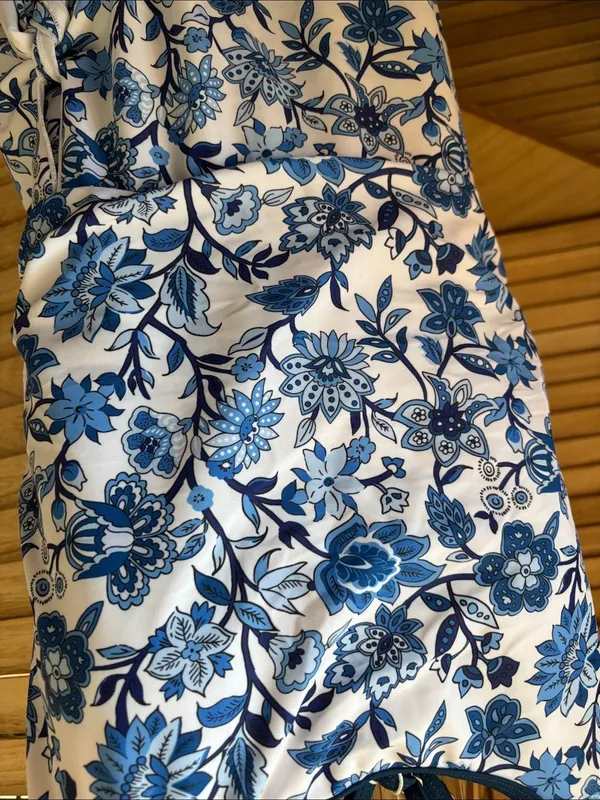 Dokotoo Blue and White Floral Strappy Swimsuit Large - Image 3