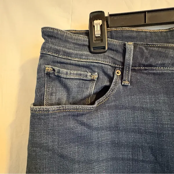 Levi’s Mid Rise Skinny Jeans Women’s Sz W32 L32 Dark Wash Comfy Denim‎ Classic - Image 4