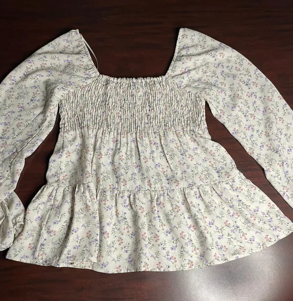 Paper Crane Smocked Floral Blouse- X-Small - Image 4