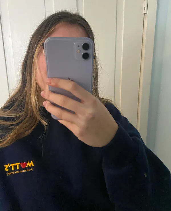 MOTTS navy blue crewneck - Image 2