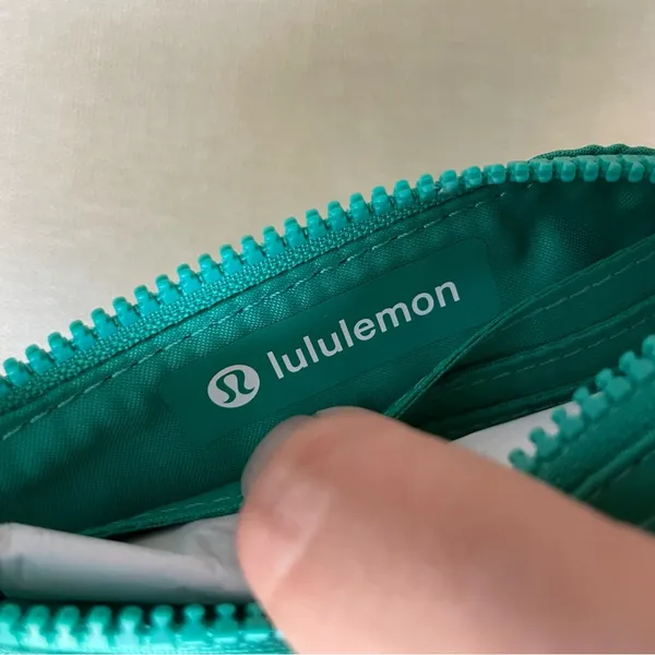 Lululemon Clippable Card Pouch - Maldives Green/Mint Moment - Image 11