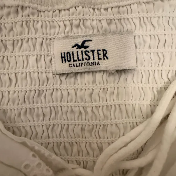 Hollister White Eyelet Puff-Sleeve Tie-Front Crop Top - Image 4
