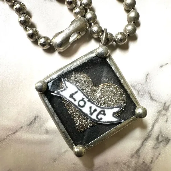 Silver tone love pendant necklace - Image 4