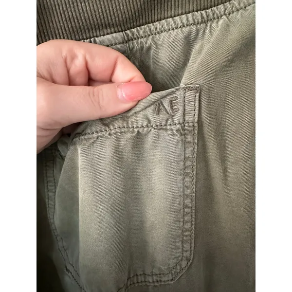 American Eagle Green Elastic Waist Cargo Joggers Size Small Short - Image 8