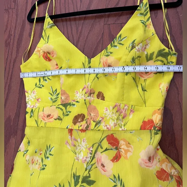 Harlyn Floral Printed V Neck Dress - Image 11