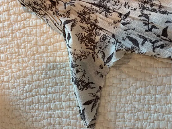 Stitch Fix Cream Alice Blue Pleated Palazzo Pants‎ taupe and cream color size M - Image 13
