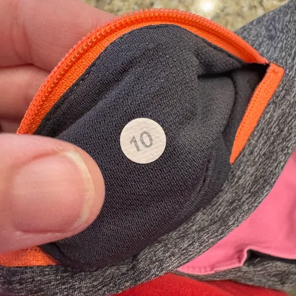Lululemon Gray Leggings 21" crops no flaws size 10 - Image 3