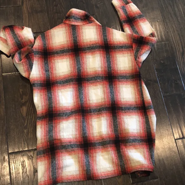 Red Flannel shacket size large - Image 5
