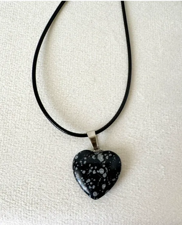 Heart Stone Necklace Black - Image 2
