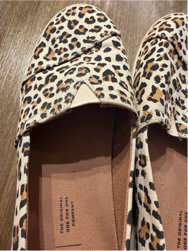 TOMS Leopard Print Flats Shoes Size 8 Beige Black - Image 4