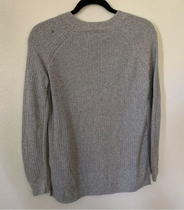 Old Navy Light Grey Knit Sweater Size Small Hole - Image 5
