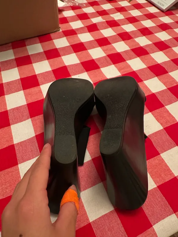 black wedge/heels Size 7 - Image 5