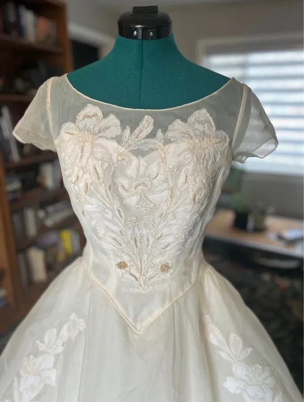 Beautiful 1940’s-1950’s Wedding Dress - Image 4