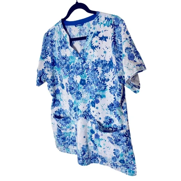 Carhartt Cross Flex Floral Two Pocket V Neck Scrub Top Size L - Image 2