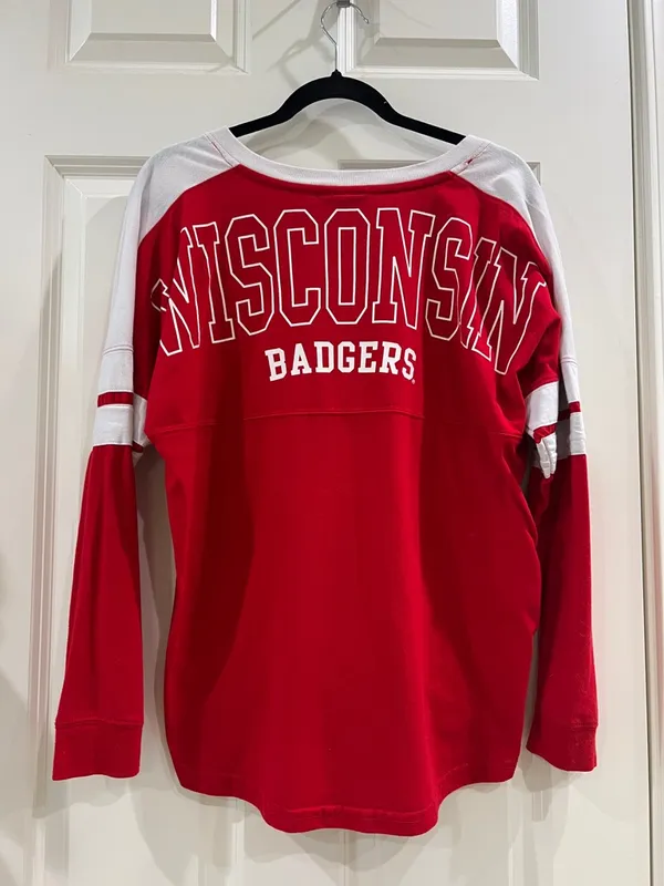 Women’s Wisconsin Badgers spirit Jersey-style long sleeve size medium - Image 4