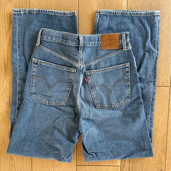 Levi's High Loose Distressed Jeans - Image 7