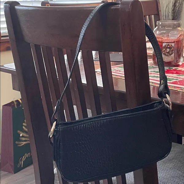 Elegant Black Croc-Embossed Women's Bag - Image 6