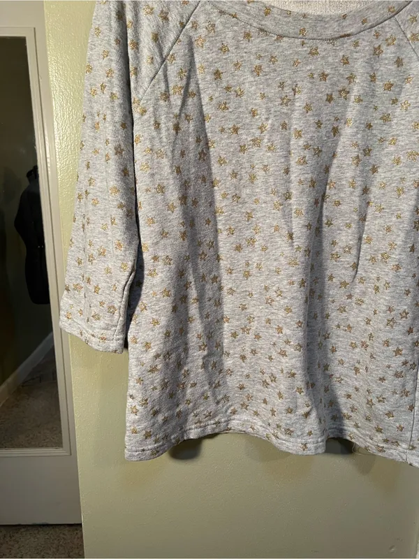 Gap Women’s Sz Medium Sweatshirt 3/4 Sleeve Heather Gray Gold Glitter Star Print - Image 3