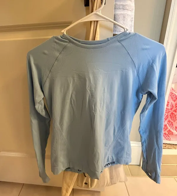 Athleta Long Sleeve girls size 8-10 - Image 3