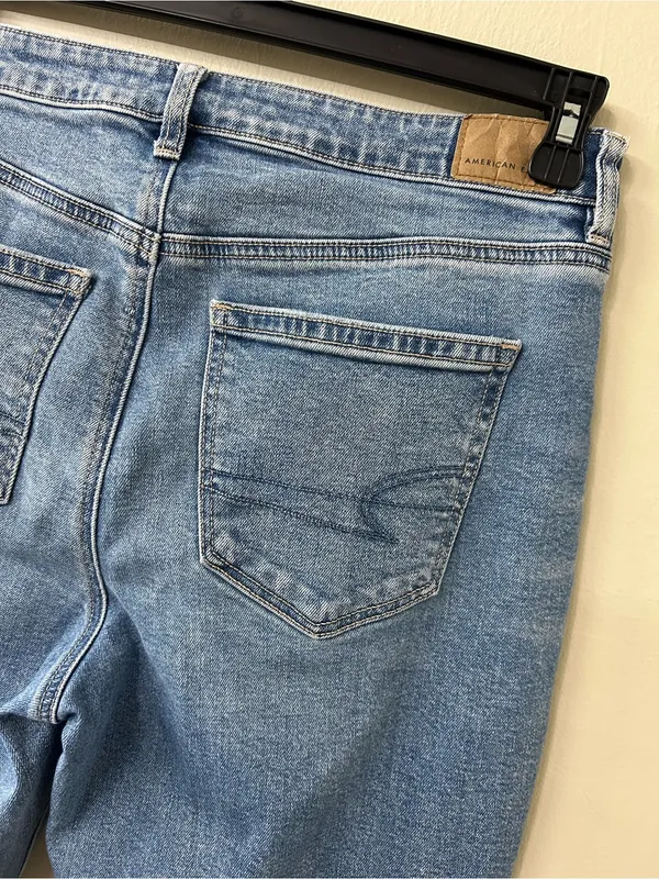 American Eagle Mom Jean Light Blue Denim Distressed Jeans Sz 8 S - Image 5