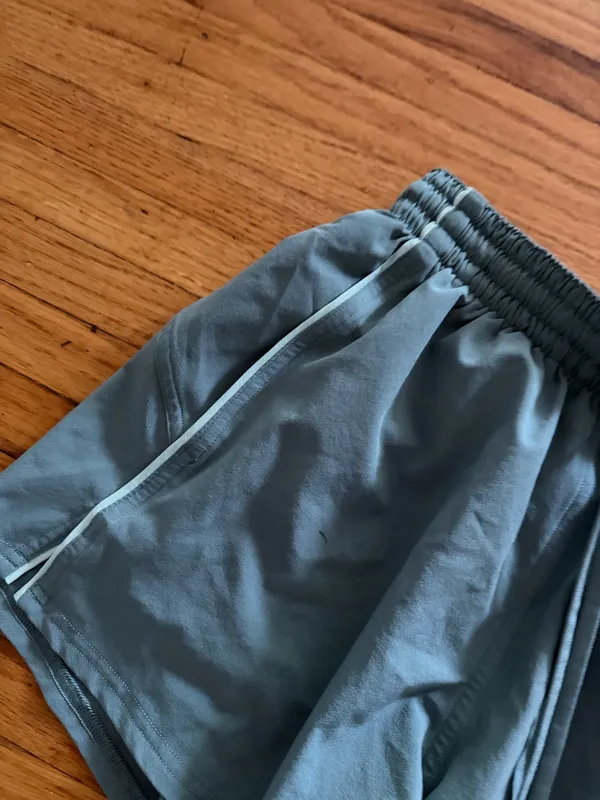 Lululemon Shorts 3" High-Rise - Image 2