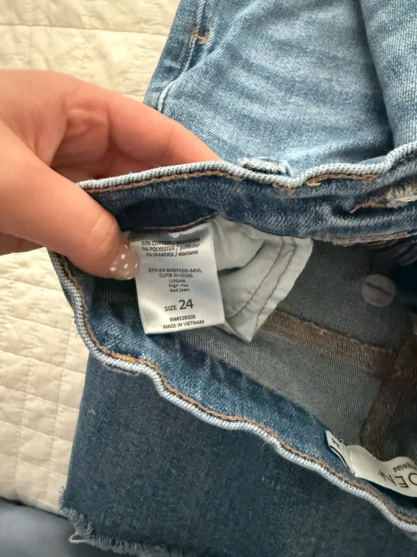 Hidden Jeans - Image 2