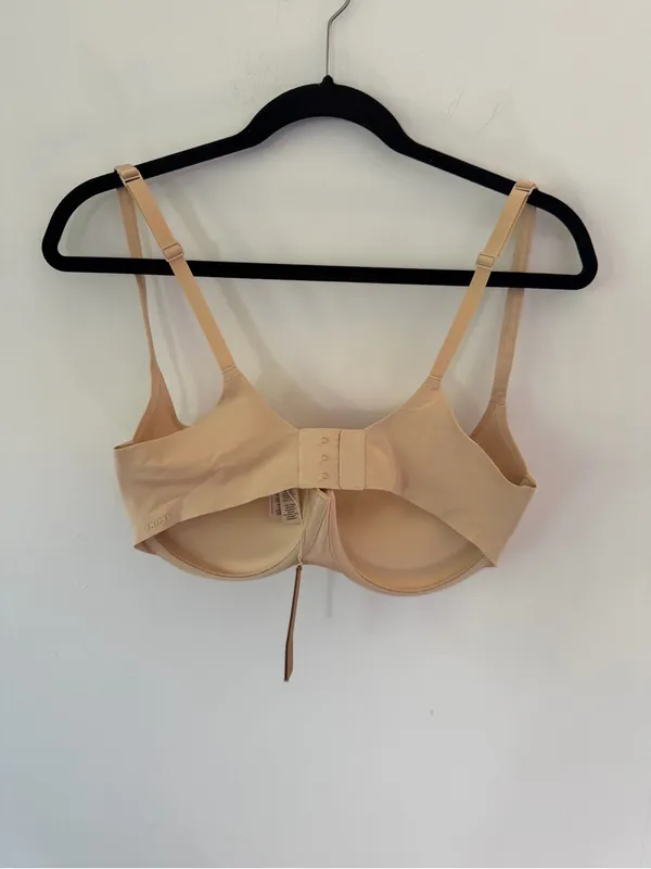 SKIMS Beige Nude Smooth Molded Underwire Bra - Image 4