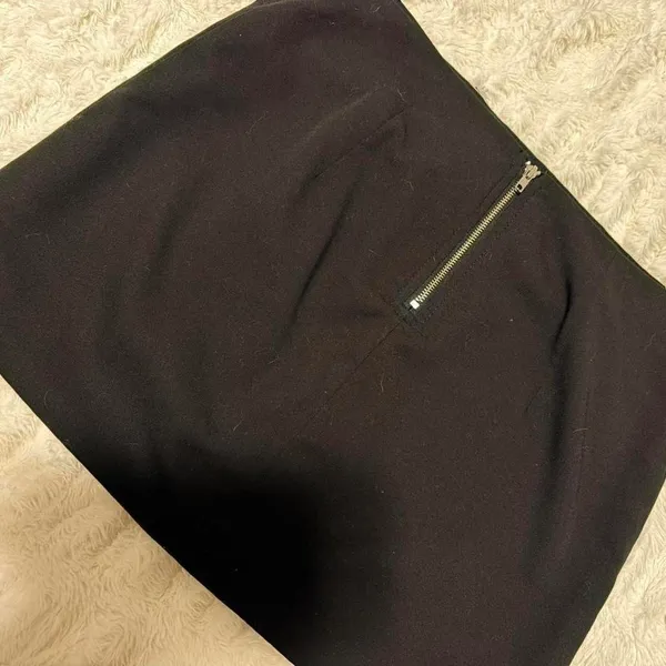 Forever 21 black mini cargo skirt - Image 2