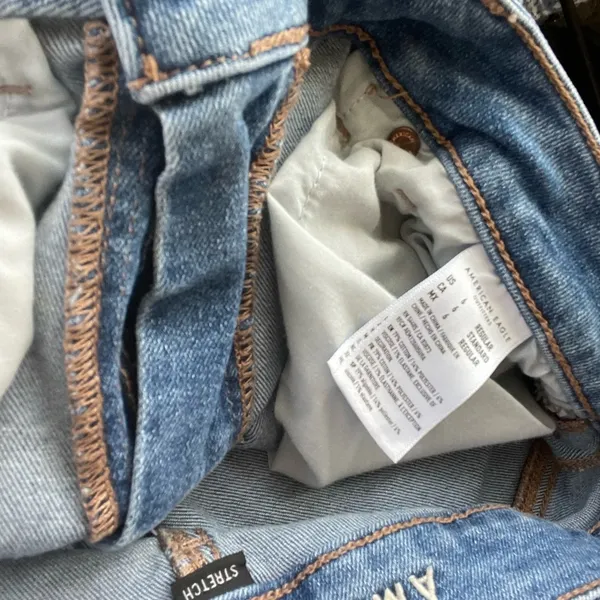 American Eagle outfitters mom Jean - Image 5