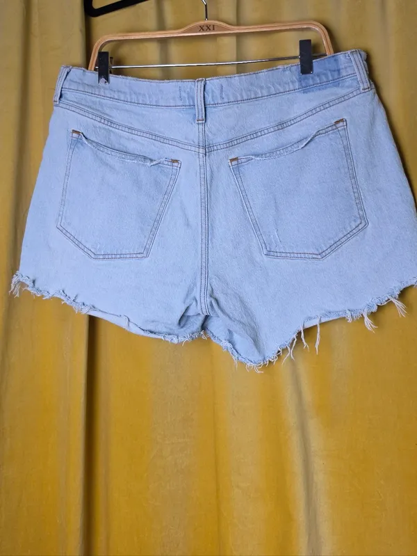 Abercrombie & Fitch Mid Rise A-Line Short - Image 3
