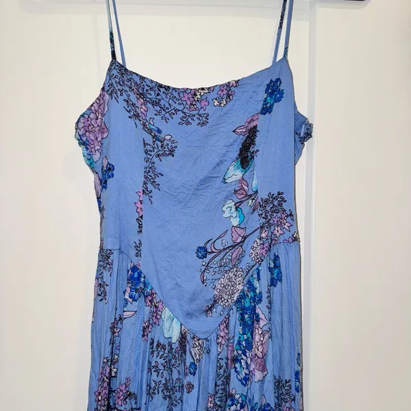 Urban Outfitters Blue Floral midi dress - Image 2