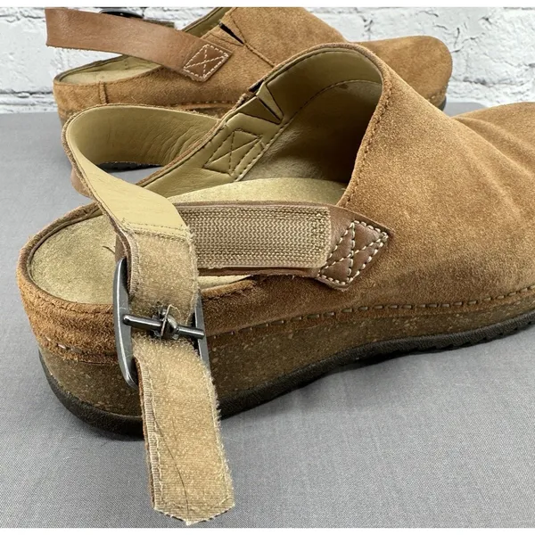 Dansko Merrin Clogs Size 39 US 8.5 Tan Suede Heel Strap Cork Midsole - Image 7
