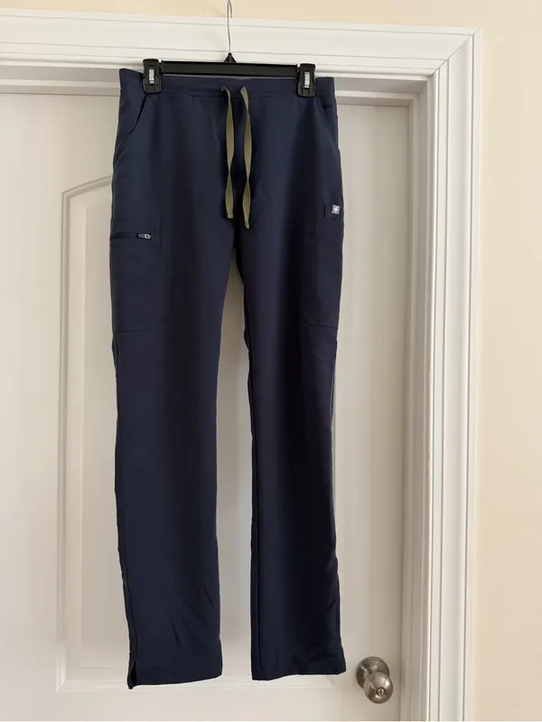 Figs Grey Straight-Leg Cargo Joggers Size S/T - Image 4