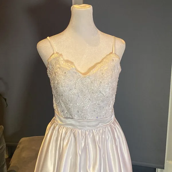 Women’s White Satin Full Length Prom Party Dress Corset Back Size 2 NWOT - Image 2