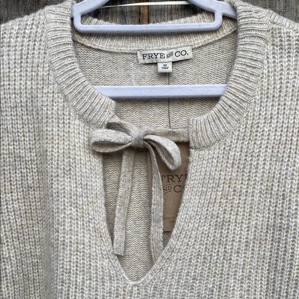 New 1X FRYE AND CO. Cream Textured Knit Crew Neck Sweater Key Hole Tie Collar - Image 2