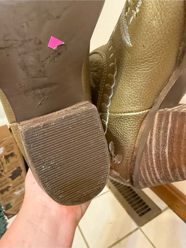 dingo | Primrose Metallic Gold Western ankle boots size 8 - Image 3