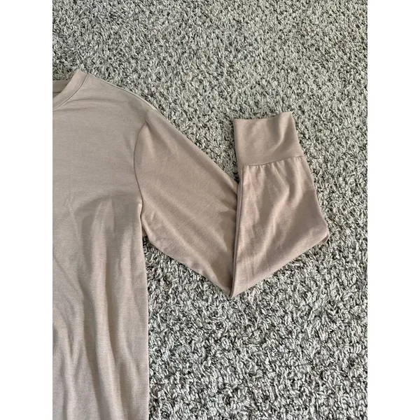 Trendy Queen Women's Oversized Tan‎ Thumb Hole Long Sleeve Tee Size Large - Image 5
