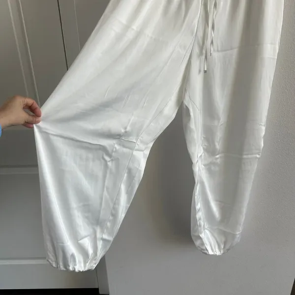Maeve by Anthropologie Silky Parachute Pants Size Small - Image 4