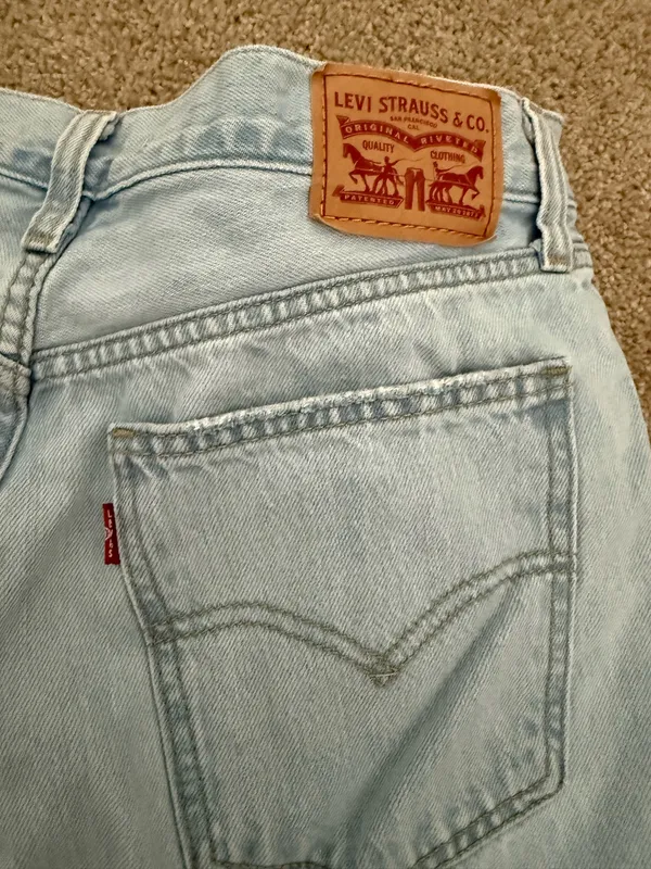 Levi’s Low Pro Straight Light Wash Ripped Jeans - Image 4